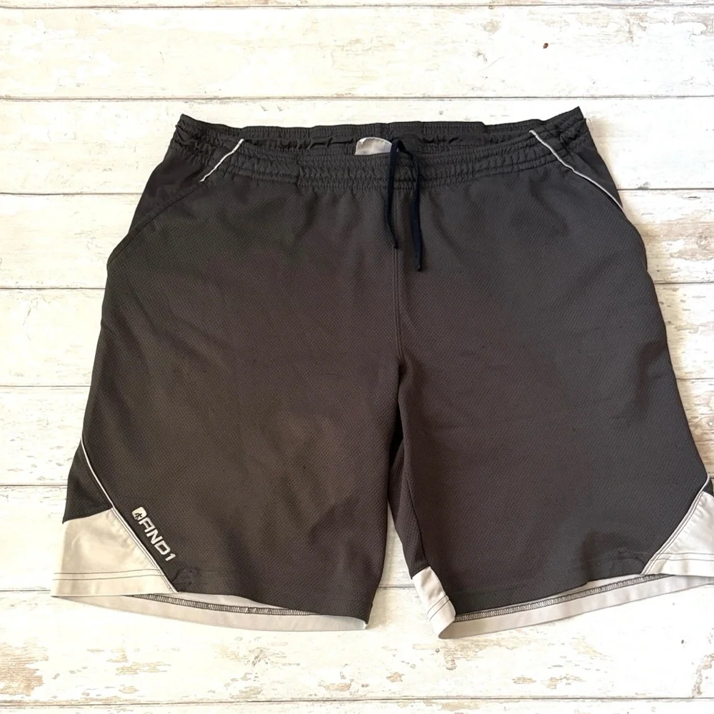 Men’s M Basketball Athletic Workout Casual Shorts Gray White Drawstring Medium